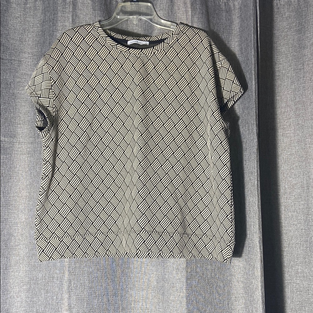 Black and White Boxy Short Sleeve blouse